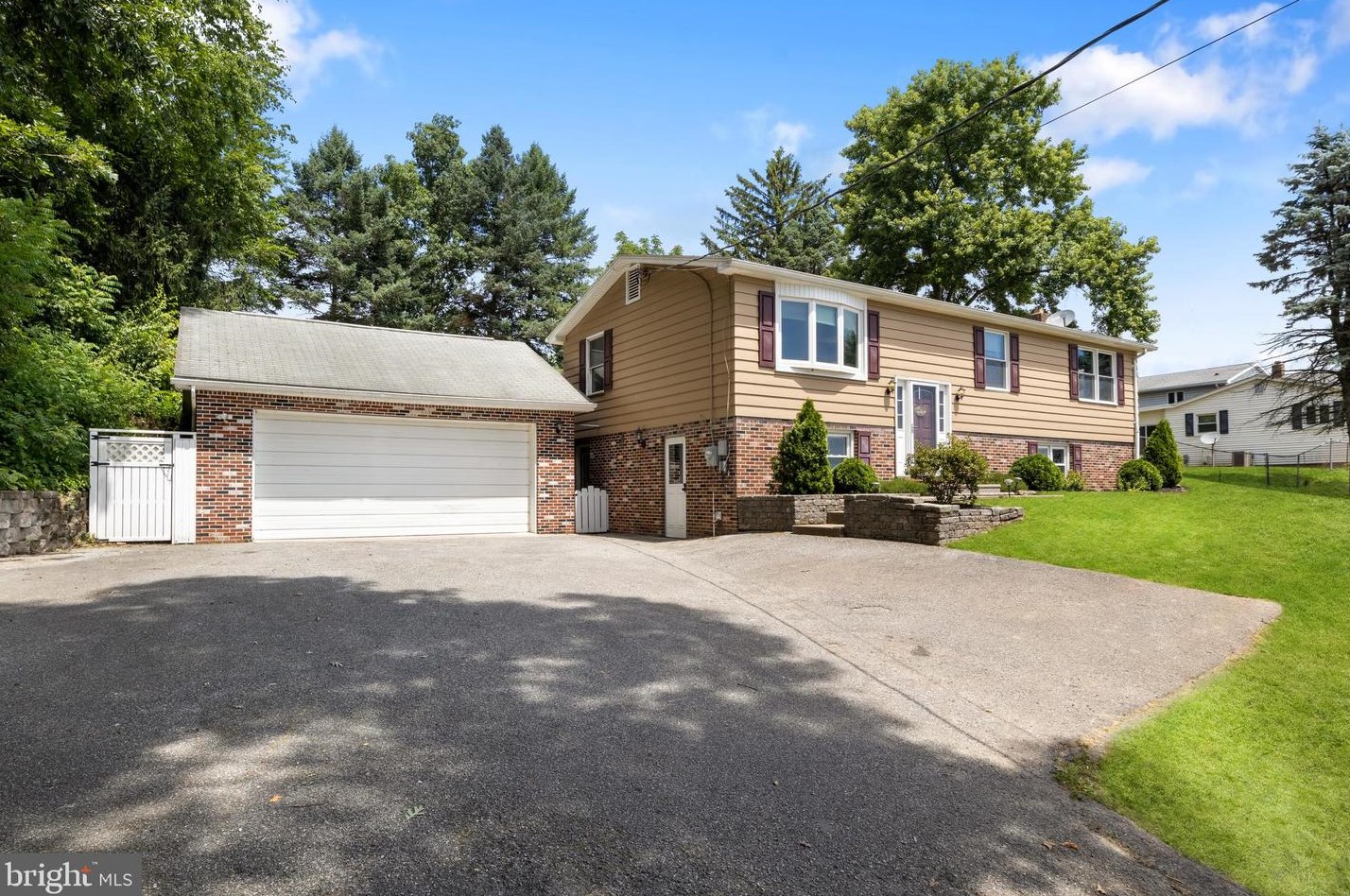 885 Bairs Rd, York, PA 17408