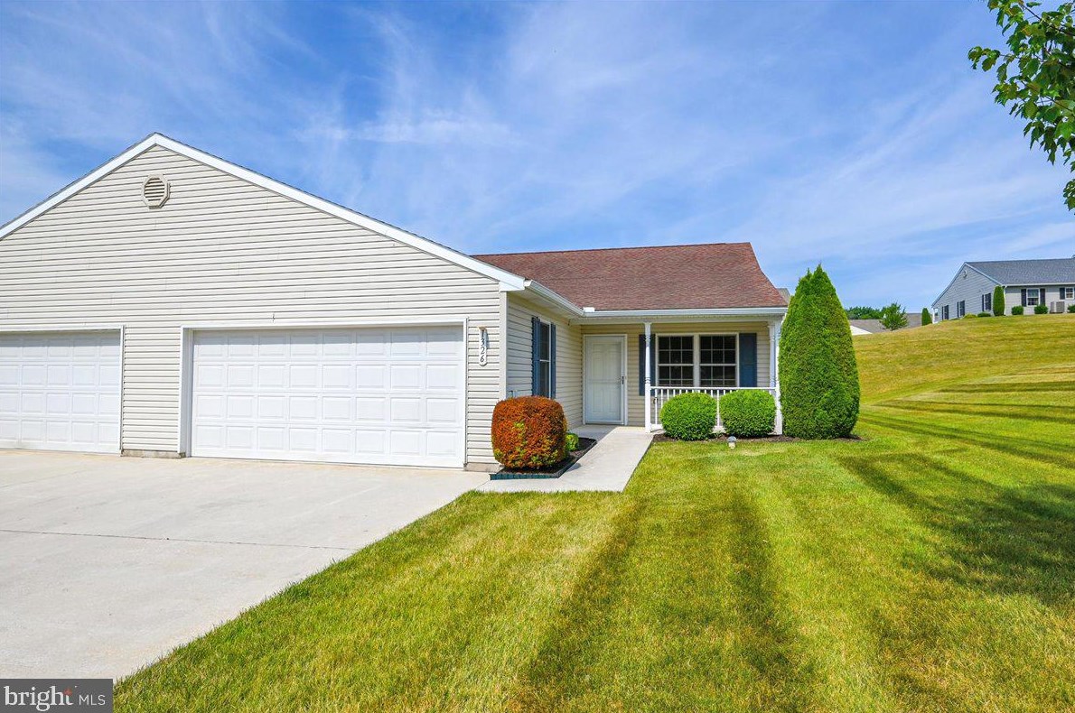 1326 Village Dr #128, Spring Grove, PA 17362