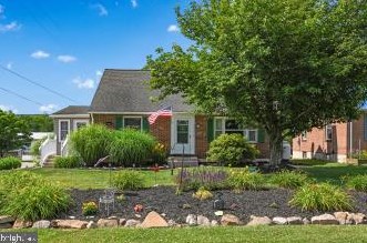 6599 York Rd, Spring Grove, PA 17362