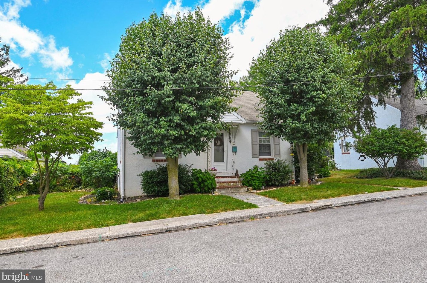 12 Willow Ct, Hanover, PA 17331