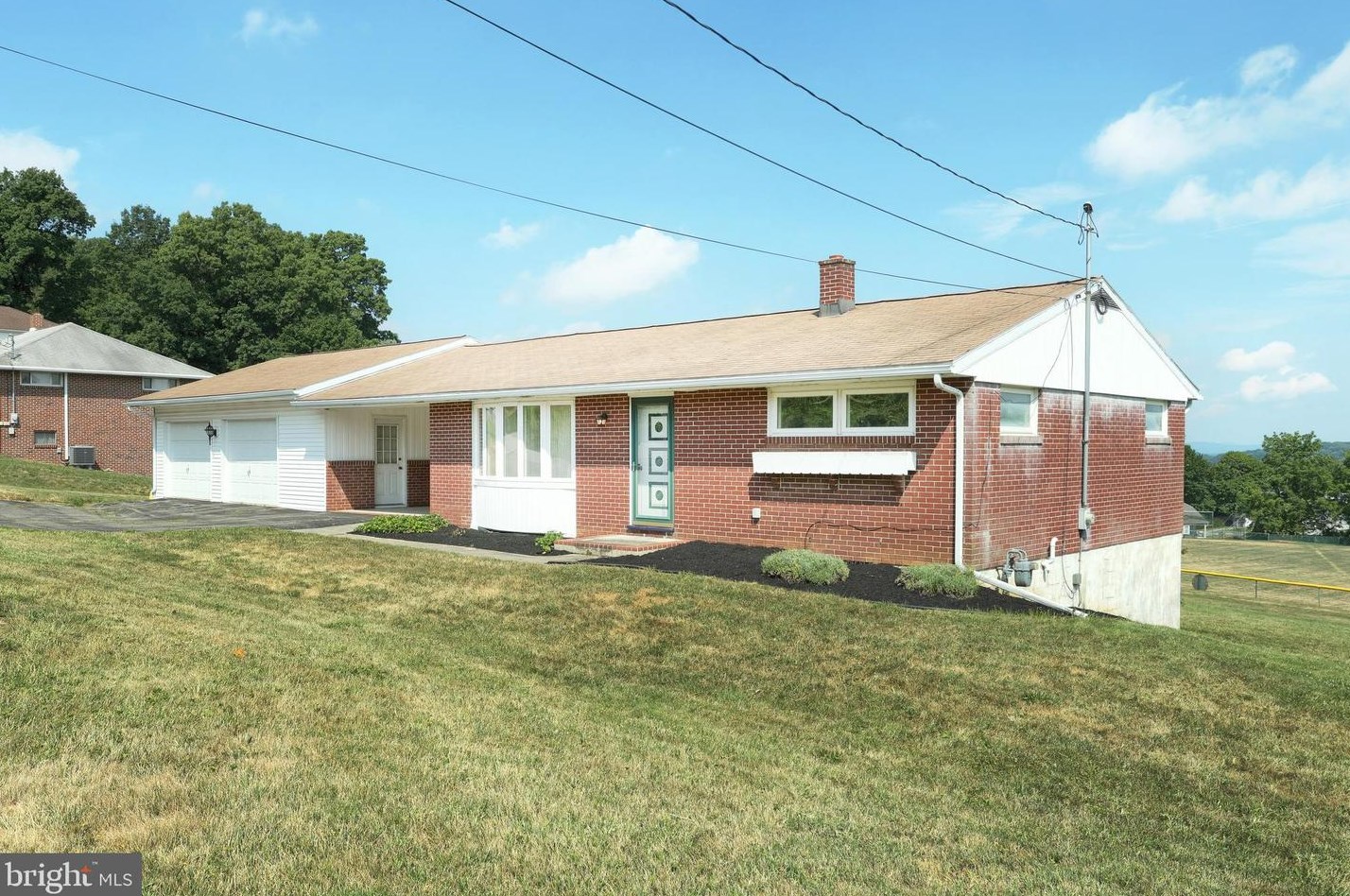 7 Crestlyn Dr, York, PA 17402-5065