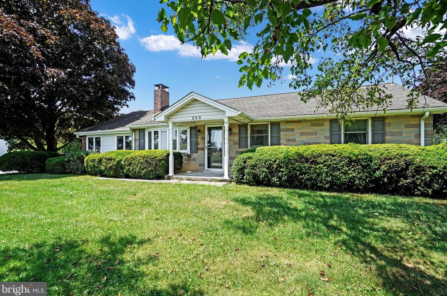 205 W Railroad Ave, Shrewsbury, PA 17361