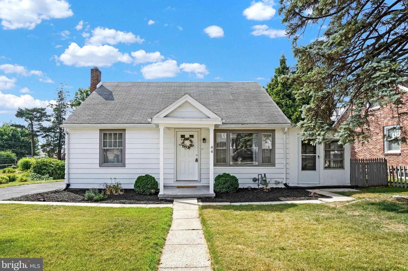 44 S 5th St, Mount Wolf, PA 17347