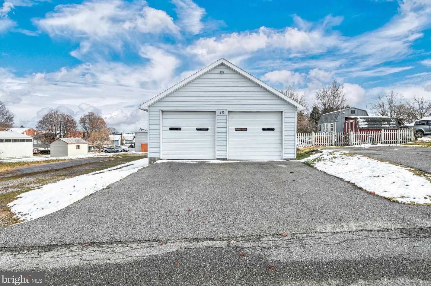 18 S Main St, Seven Valleys, PA 17360