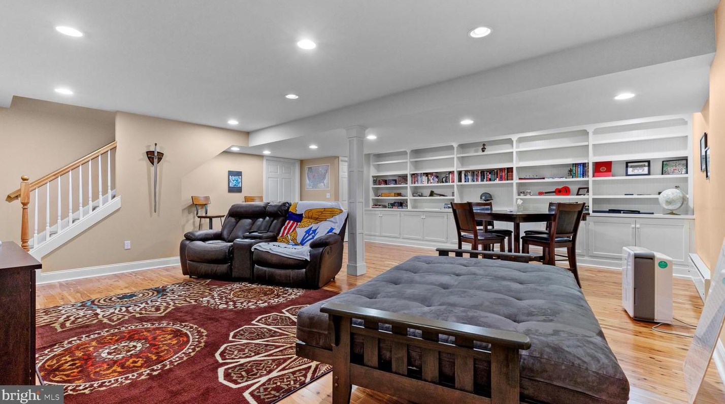 465 Sterling Dr, Red Lion PA  17356-9505 exterior