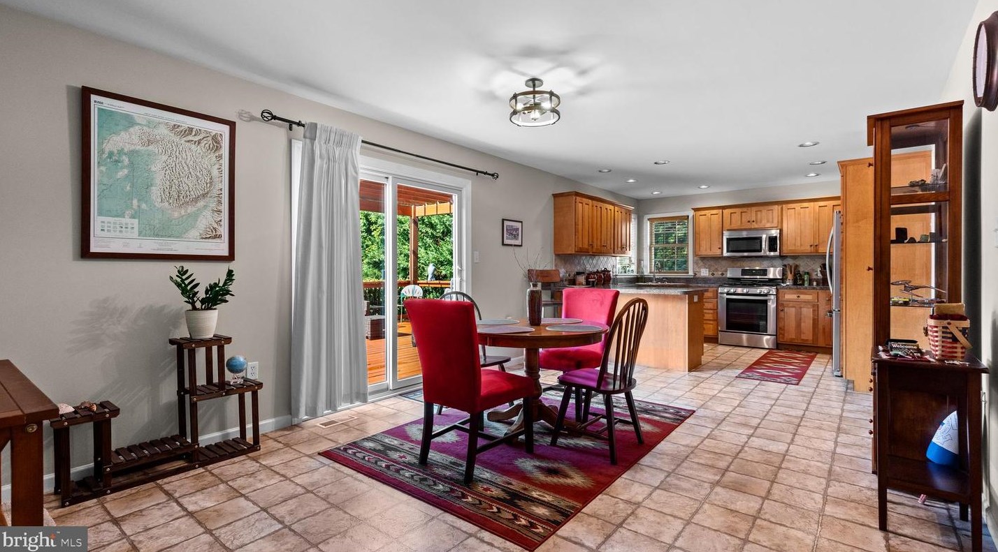 465 Sterling Dr, Red Lion PA  17356-9505 exterior