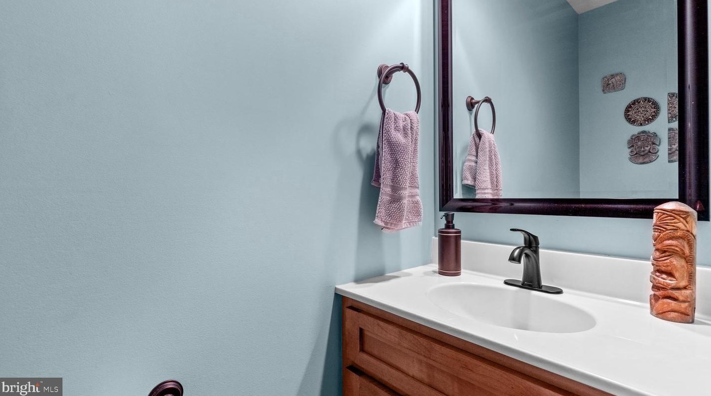 465 Sterling Dr, Red Lion PA  17356-9505 exterior