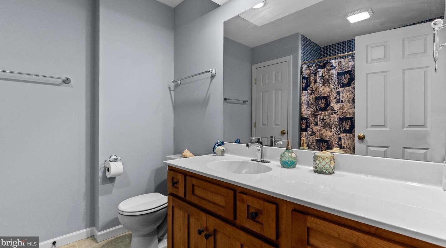 465 Sterling Dr, Red Lion PA  17356-9505 exterior