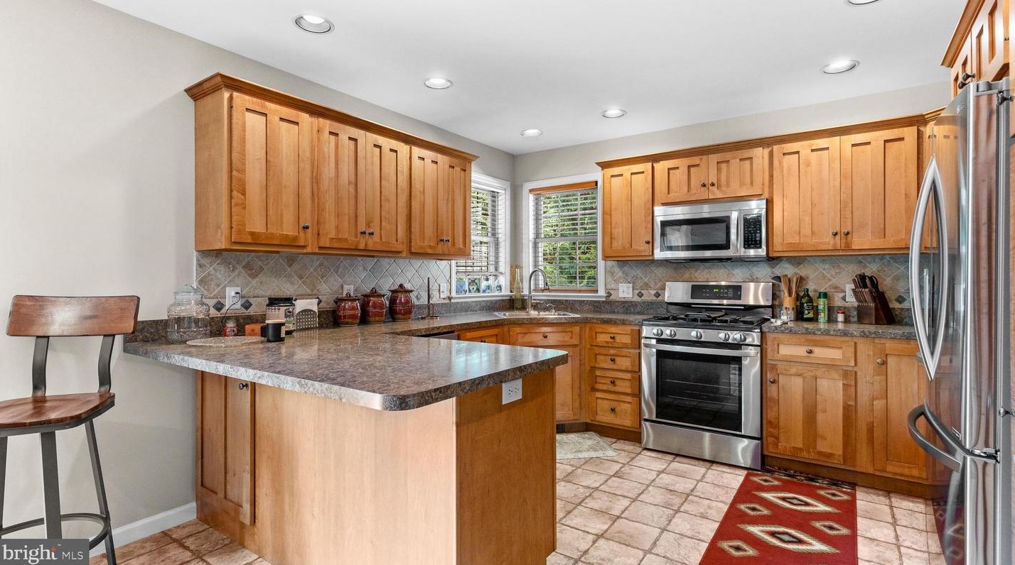 465 Sterling Dr, Red Lion PA  17356-9505 exterior