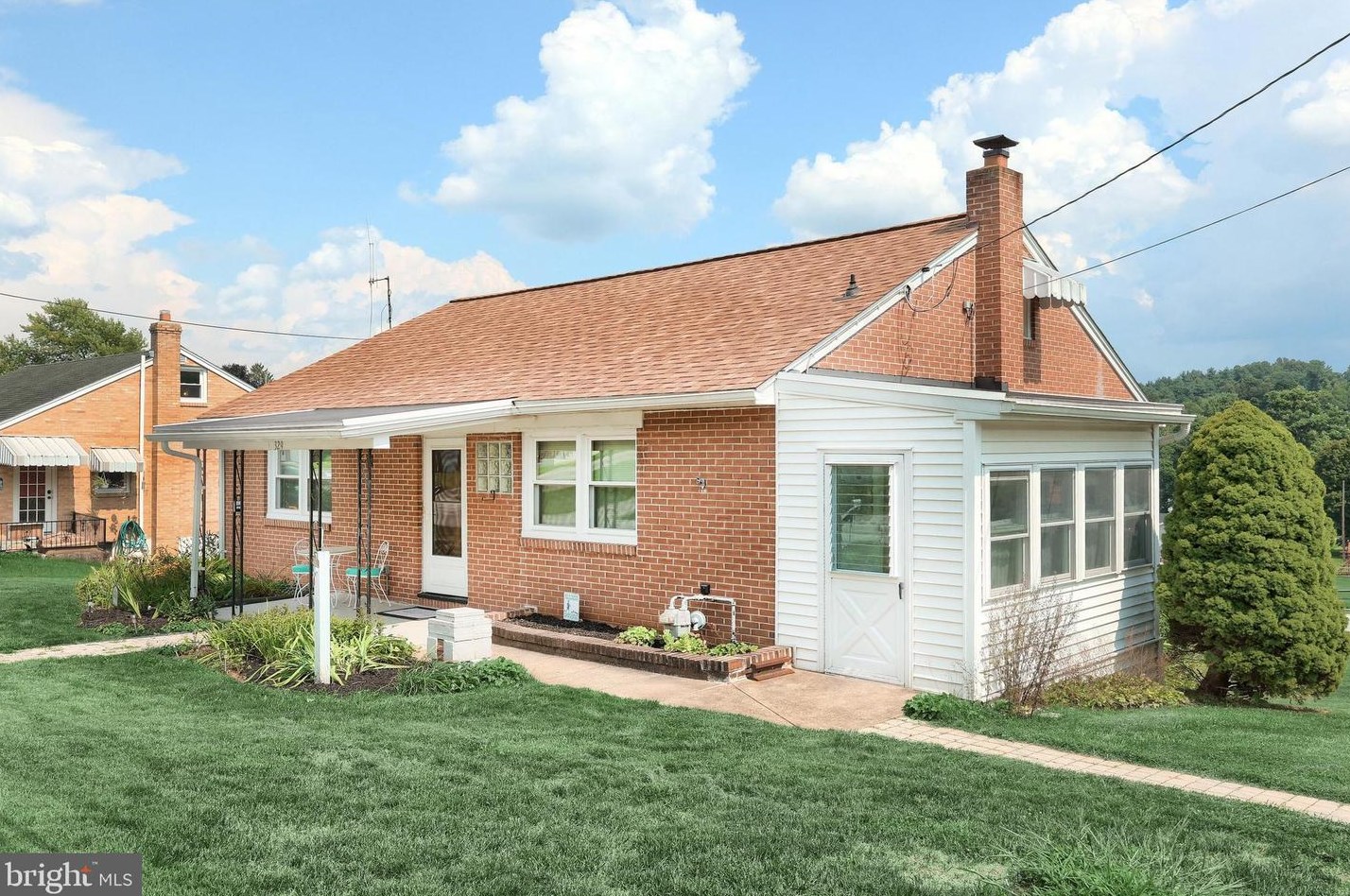 329 Pine St, Hametown, PA 17327