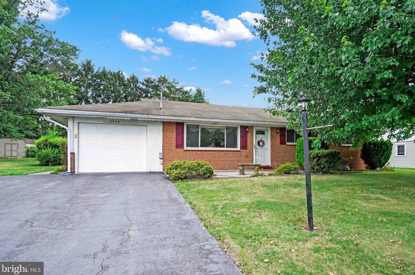 2554 Locust Rd, York, PA 17315