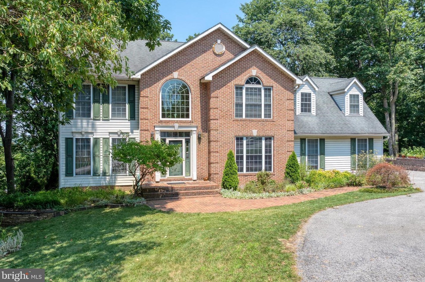 6 Ridgewood Rd, Hametown, PA 17327
