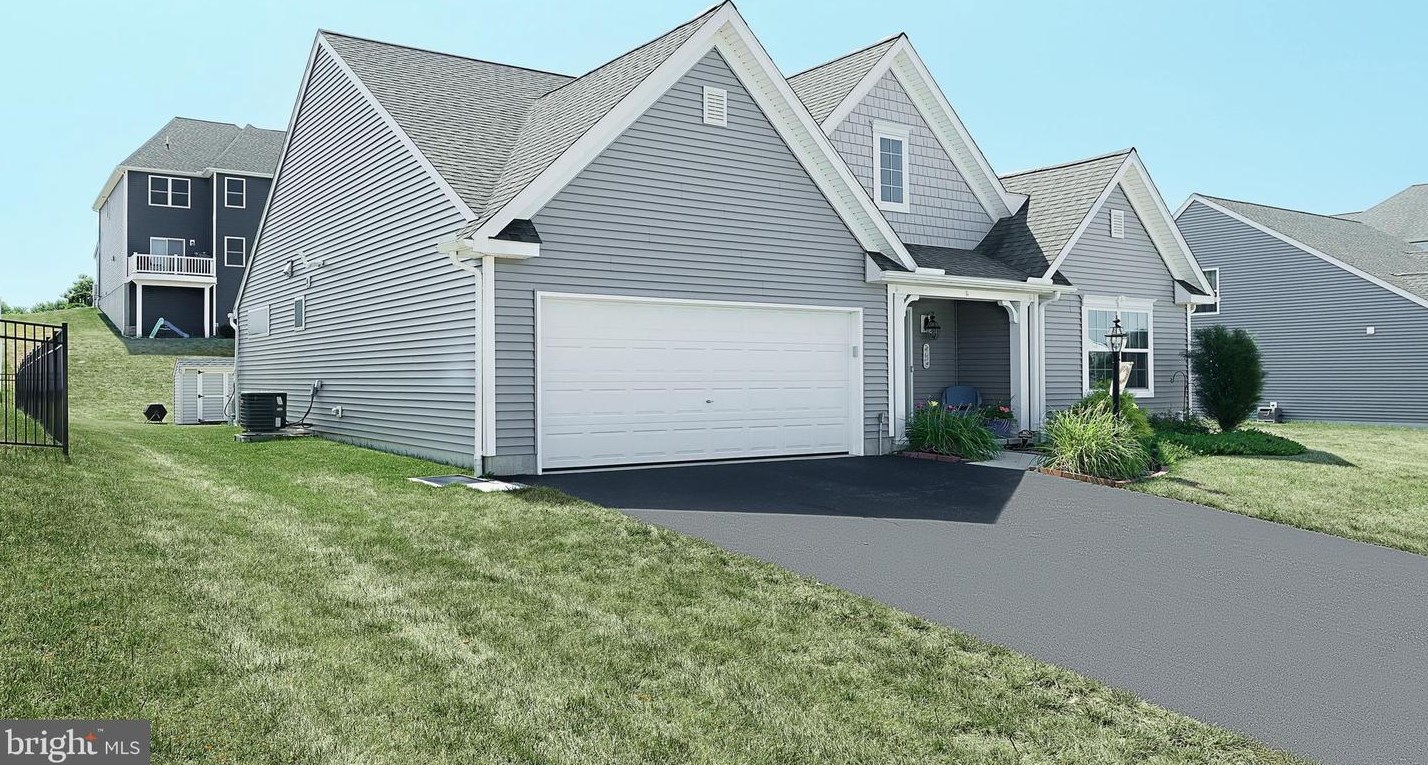 45 Village Rd, Strinestown, PA 17345