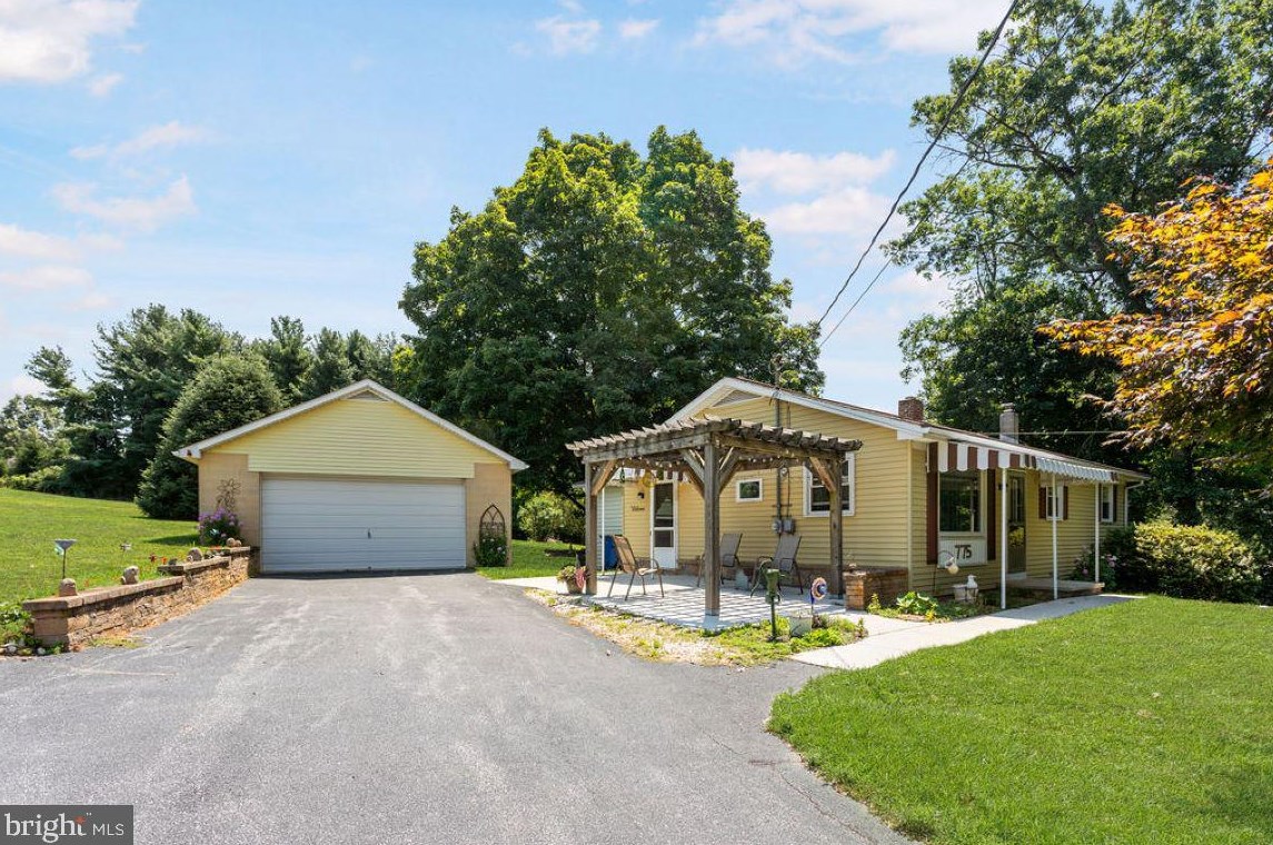 775 Hobart Rd, Hanover, PA 17331