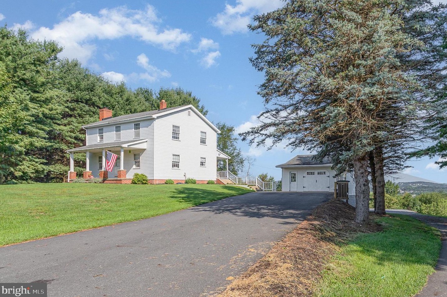 55 Surrey Dr, Longlevel, PA 17368