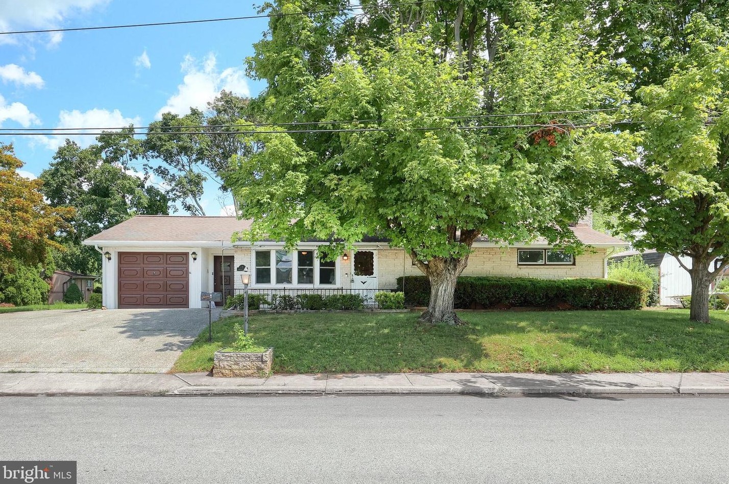 7 Meadow Rd, York, PA 17315