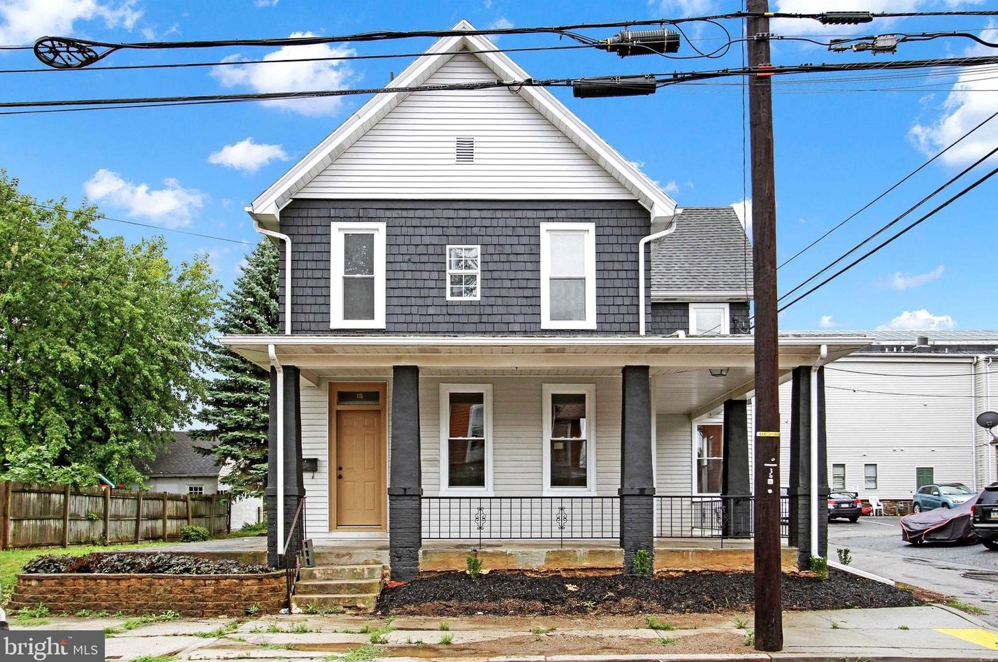 15 Pleasant St, Hanover, PA 17331