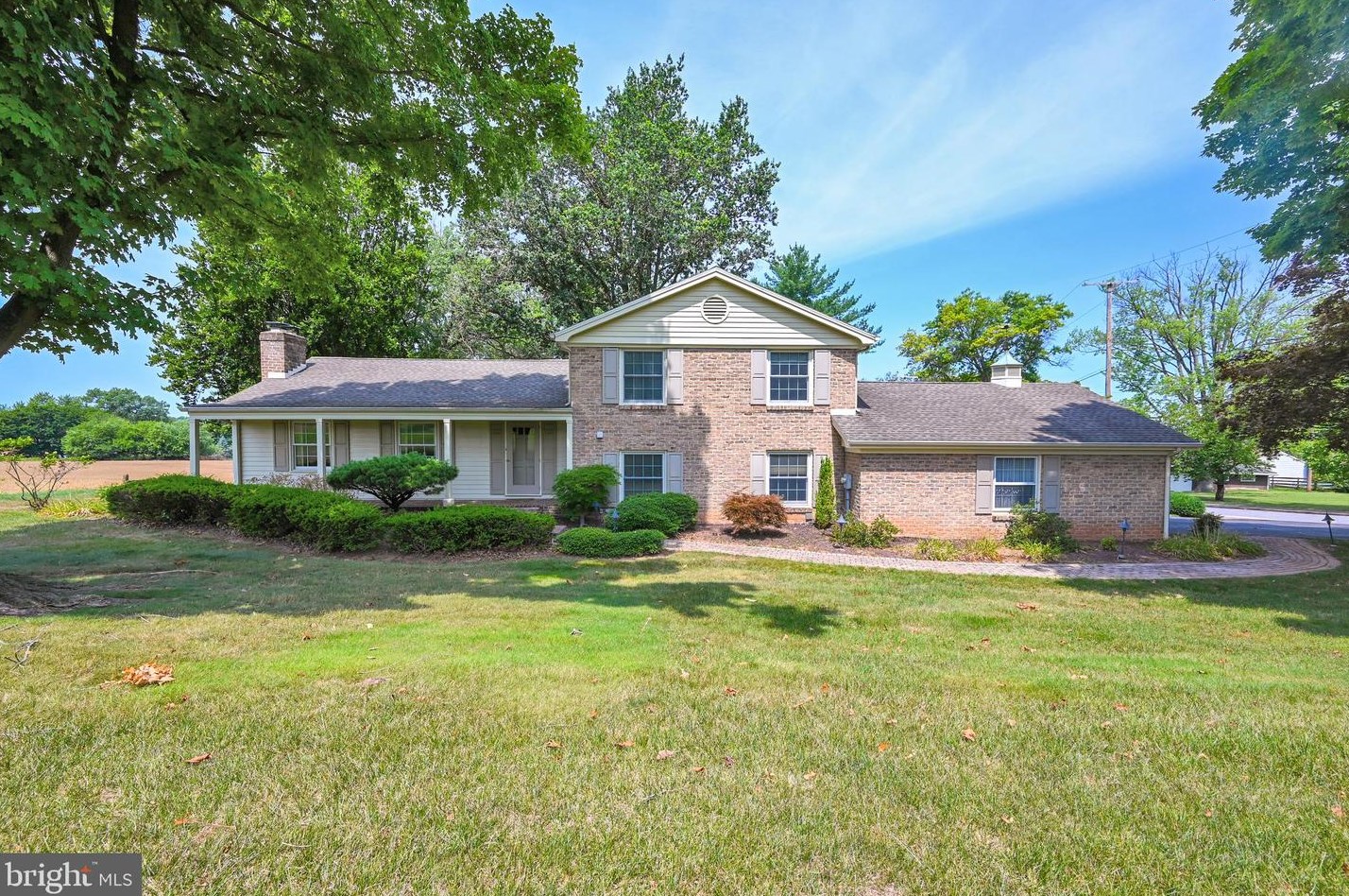 200 S 8th St, Mount Wolf, PA 17347