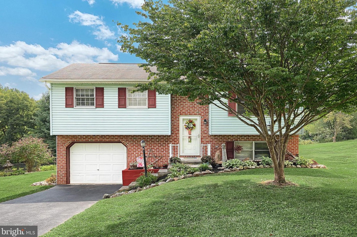 2876 Myers Rd, Seven Valleys, PA 17360