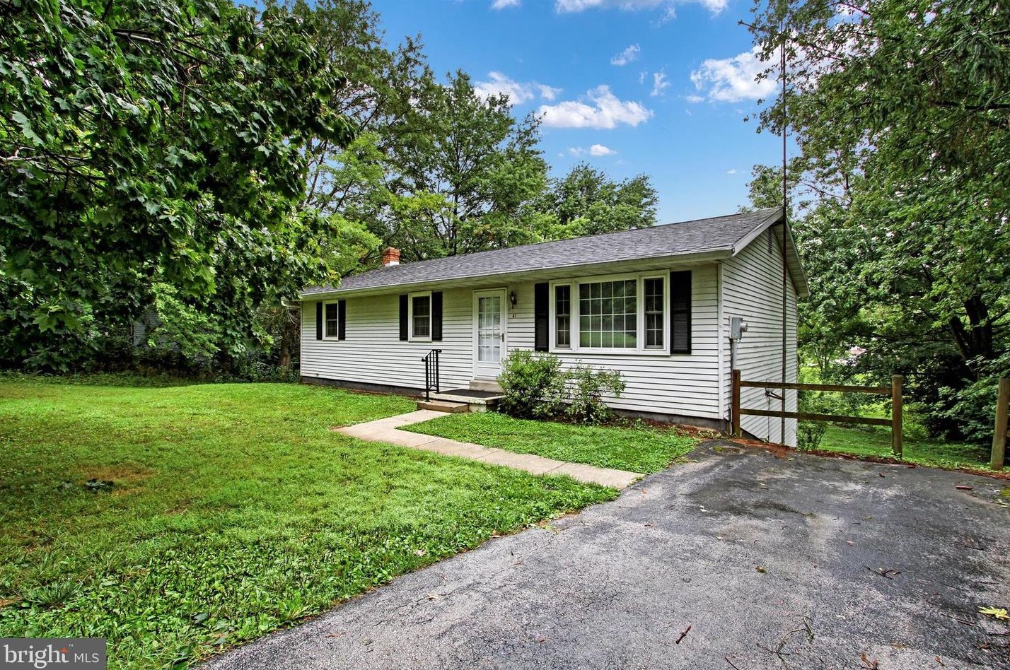 41 Heritage Dr, Hanover, PA 17331