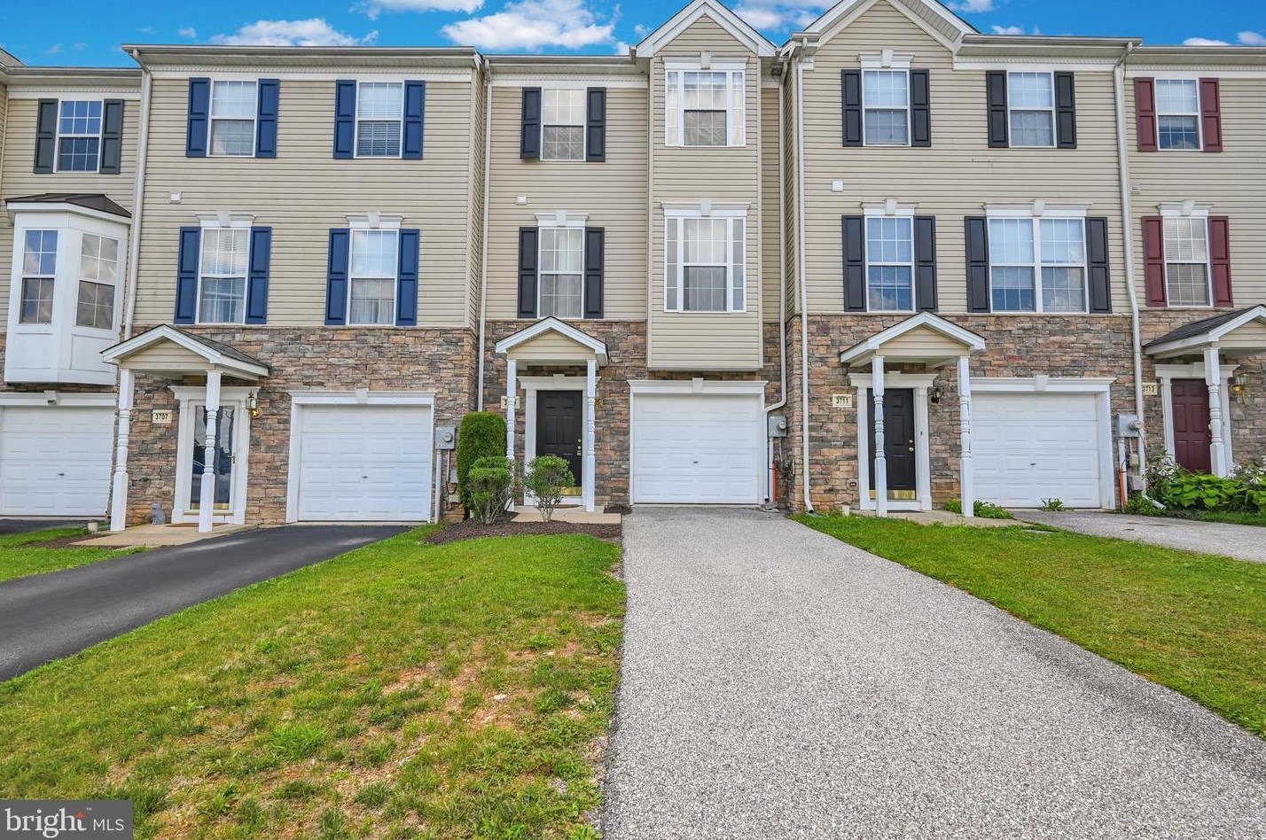 3709 Armory Ln, York, PA 17408-8805