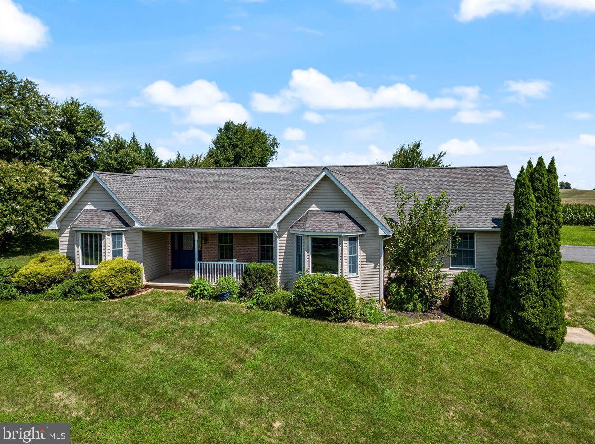 883 Main St, Fawn Grove, PA 17321