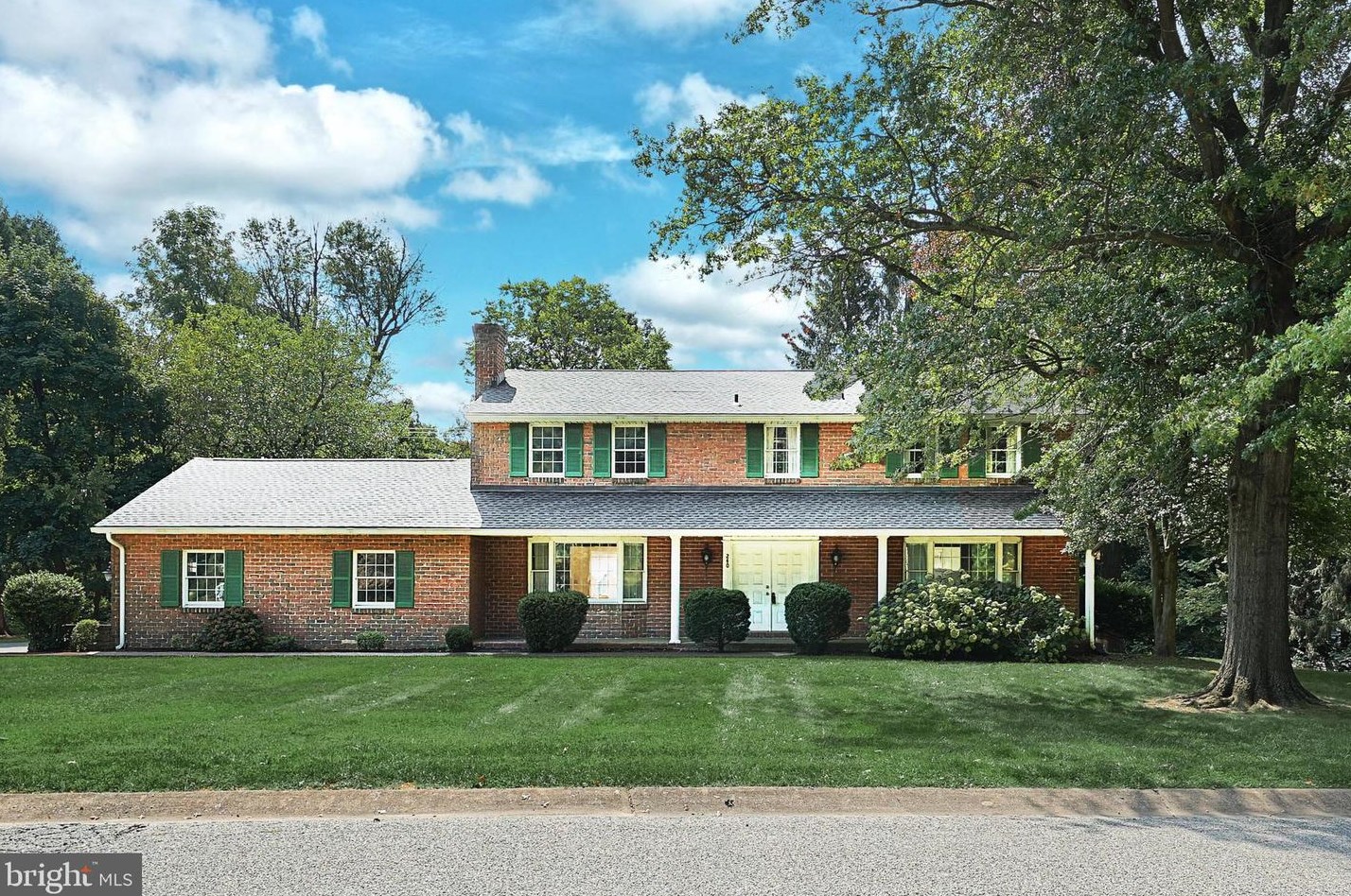 240 Brookwood Dr S, York, PA 17403