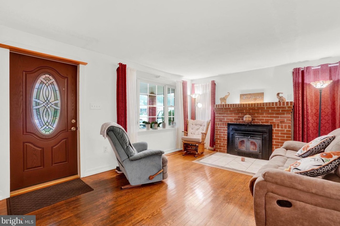 22 S 7th St, Mount Wolf, PA 17347