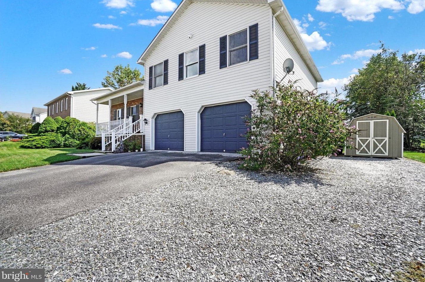 2940 Sparrow Dr, York, PA 17408