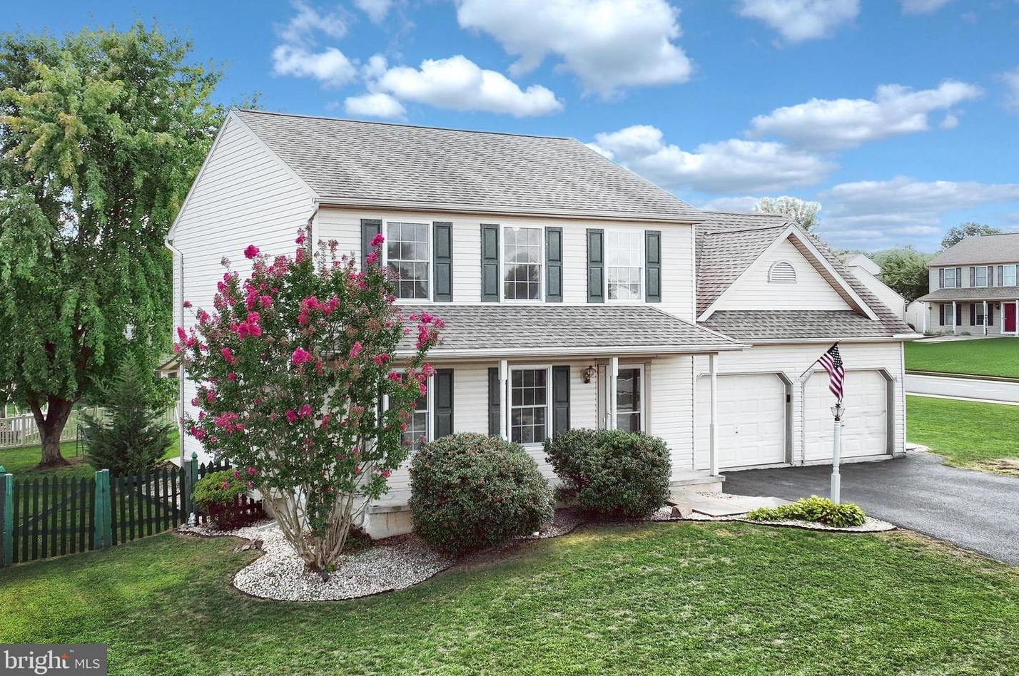 430 Lynne Dr, Mount Wolf, PA 17347