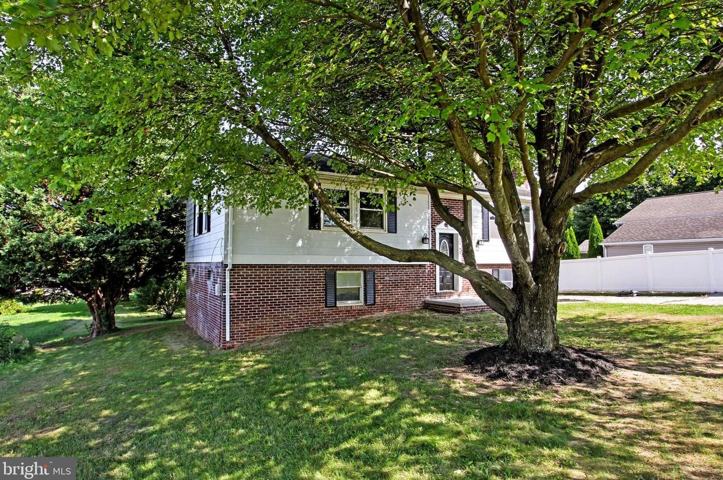 2461 Grandview Rd, Hanover, PA 17331