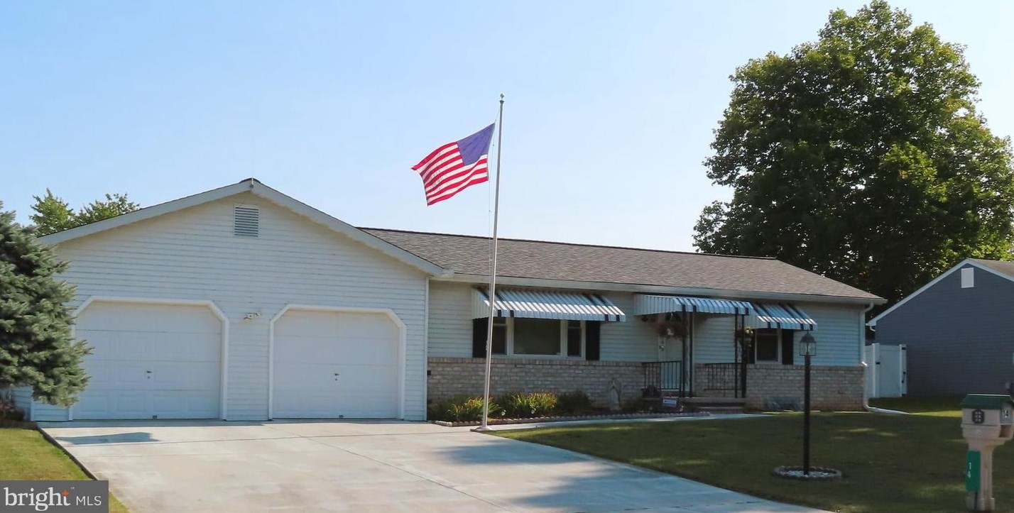 14 Colonial Dr, Hanover, PA 17331