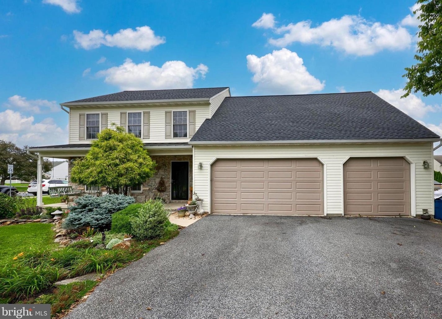 485 Apple Tree Ln, Mount Wolf, PA 17347