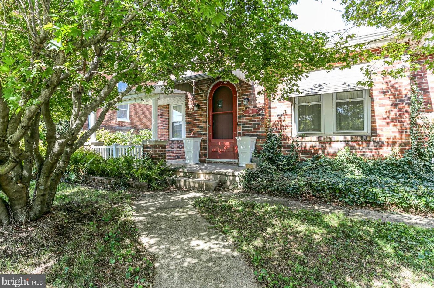 36 S Main St, Seven Valleys, PA 17360