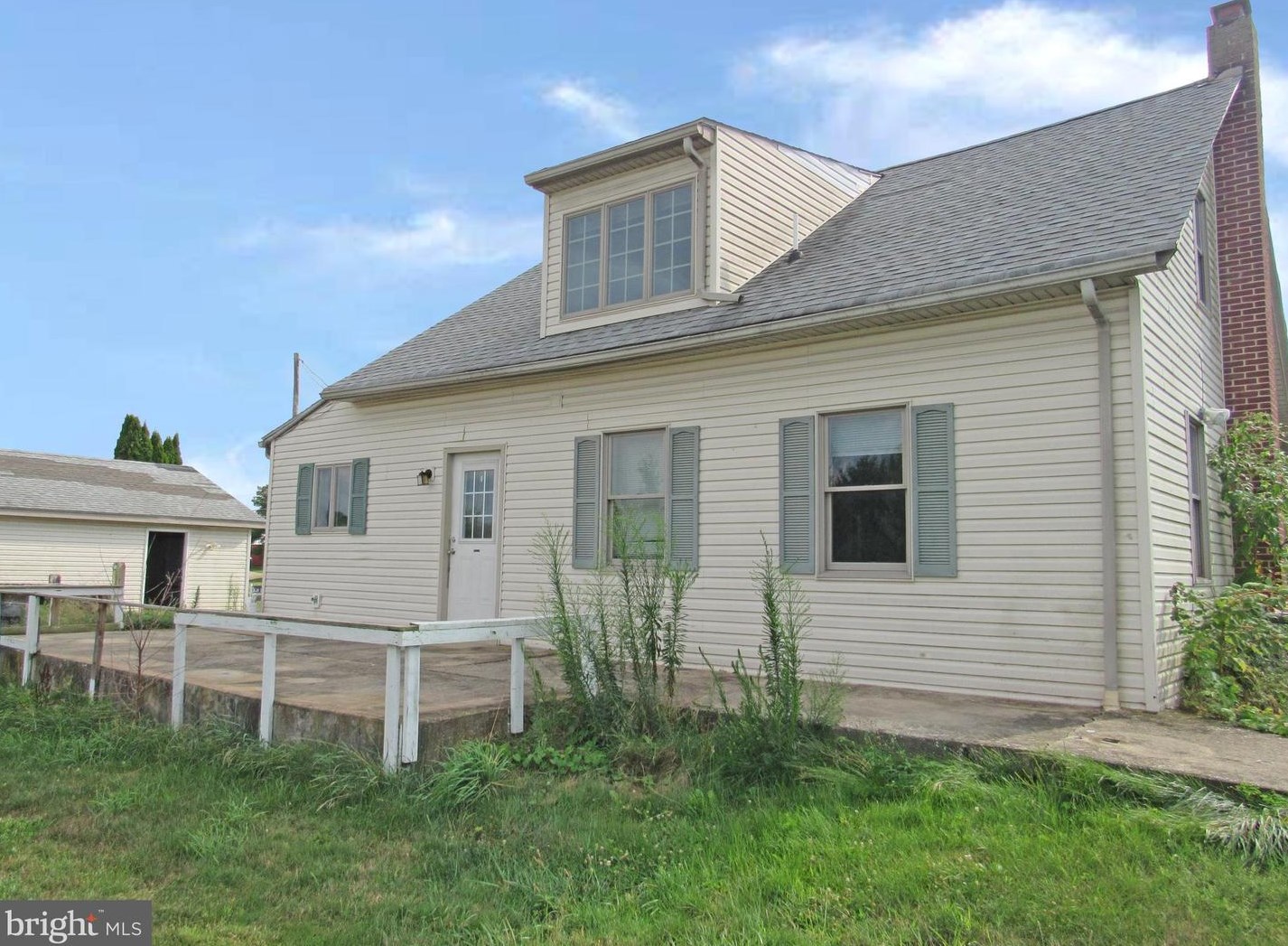 8477 Reynolds Mill Rd, Seven Valleys, PA 17360-9071