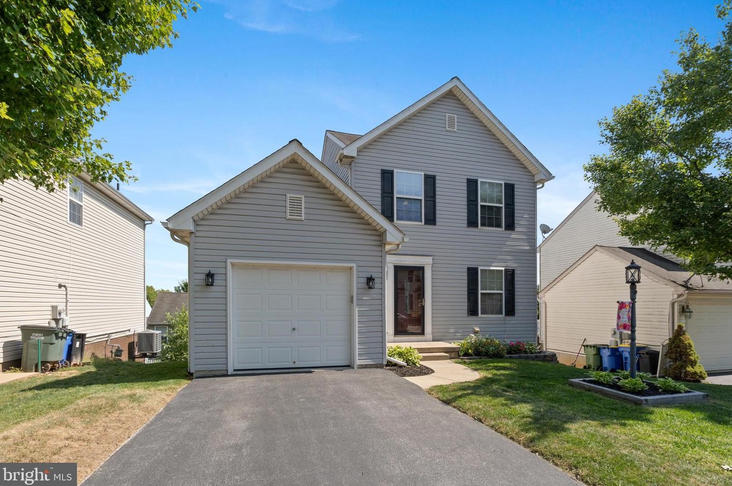 7 Azalea Ct, Strinestown, PA 17345