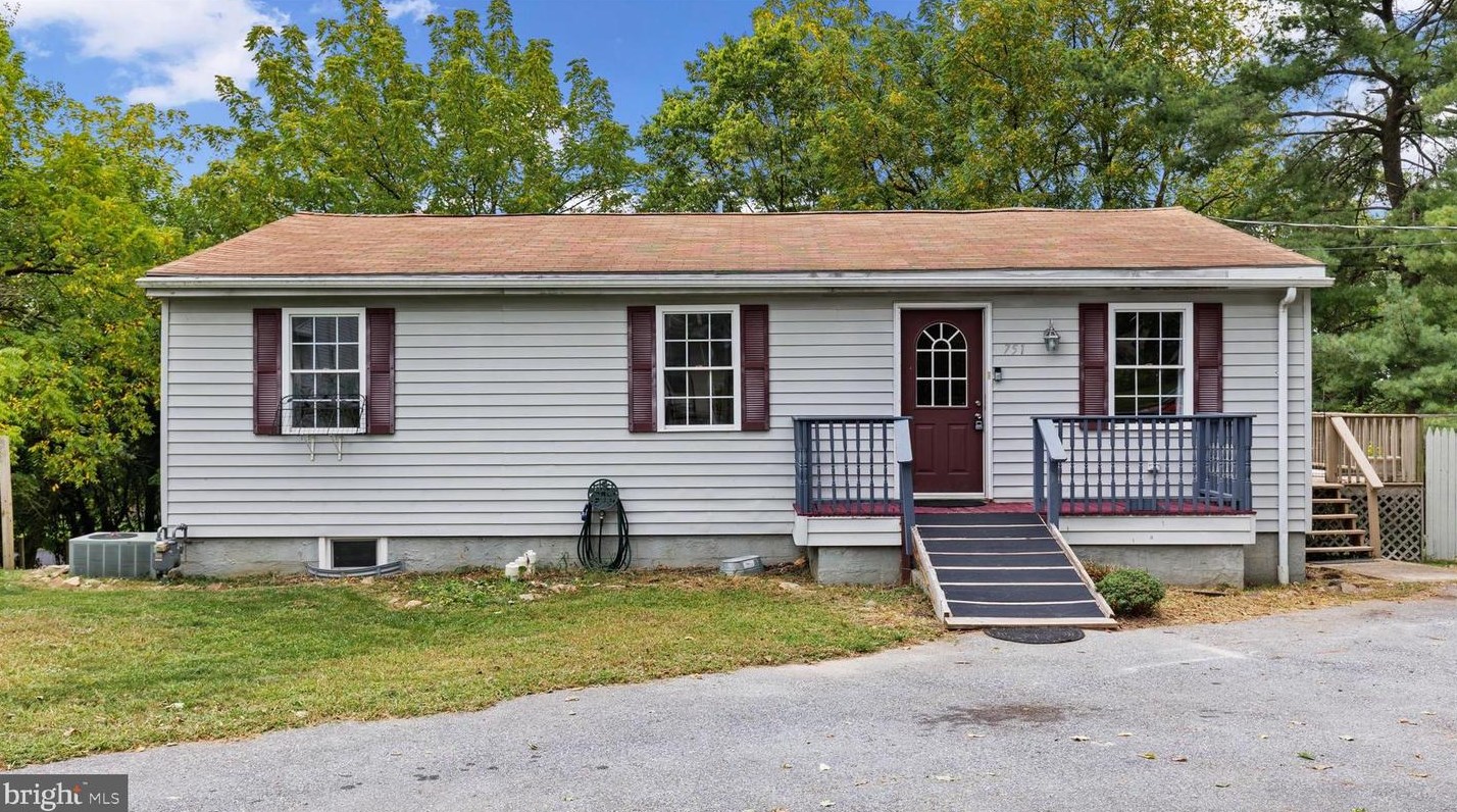 751 Cherry Ln, York, PA 17406