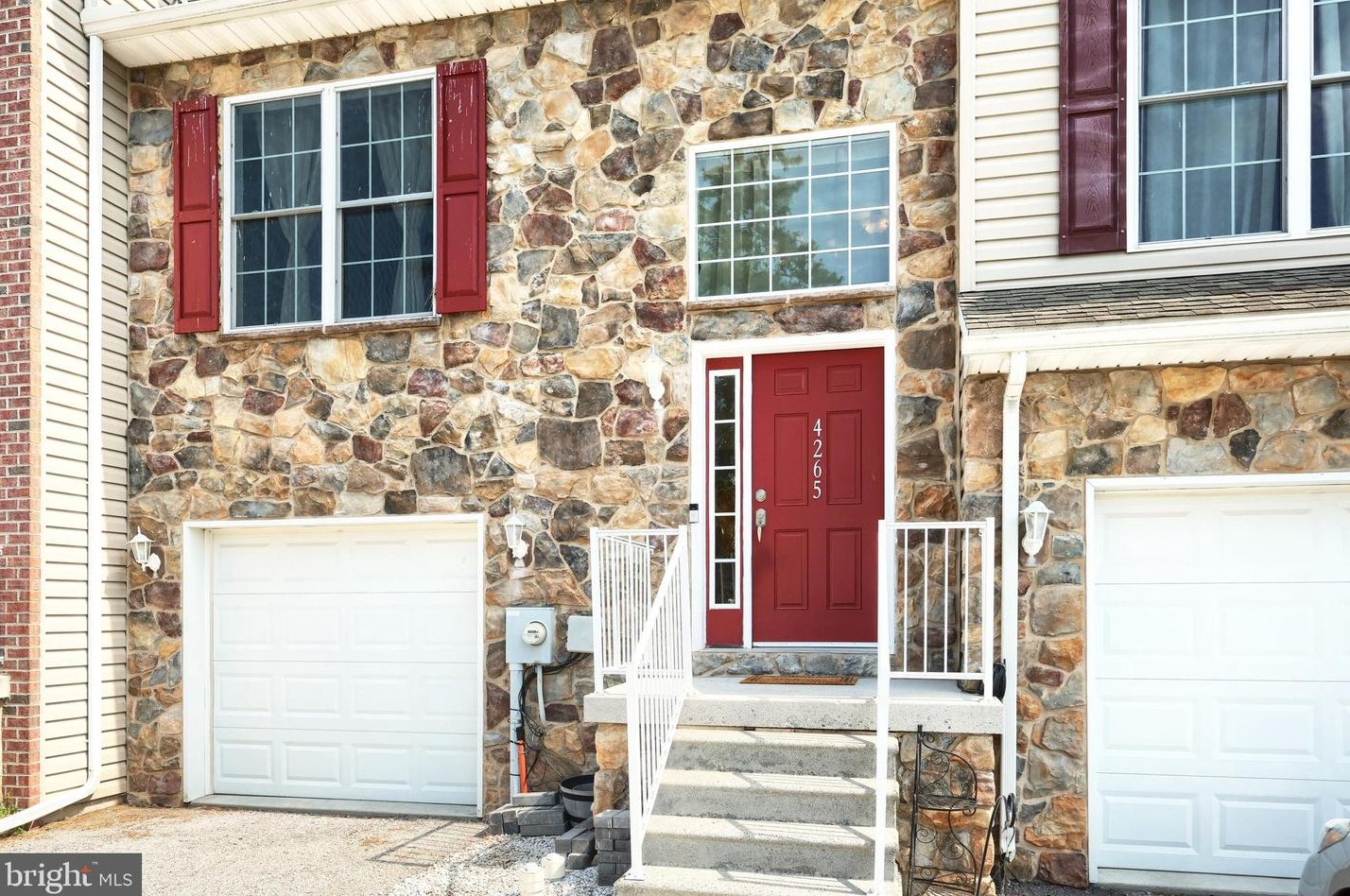 4265 Board Rd, Strinestown, PA 17345