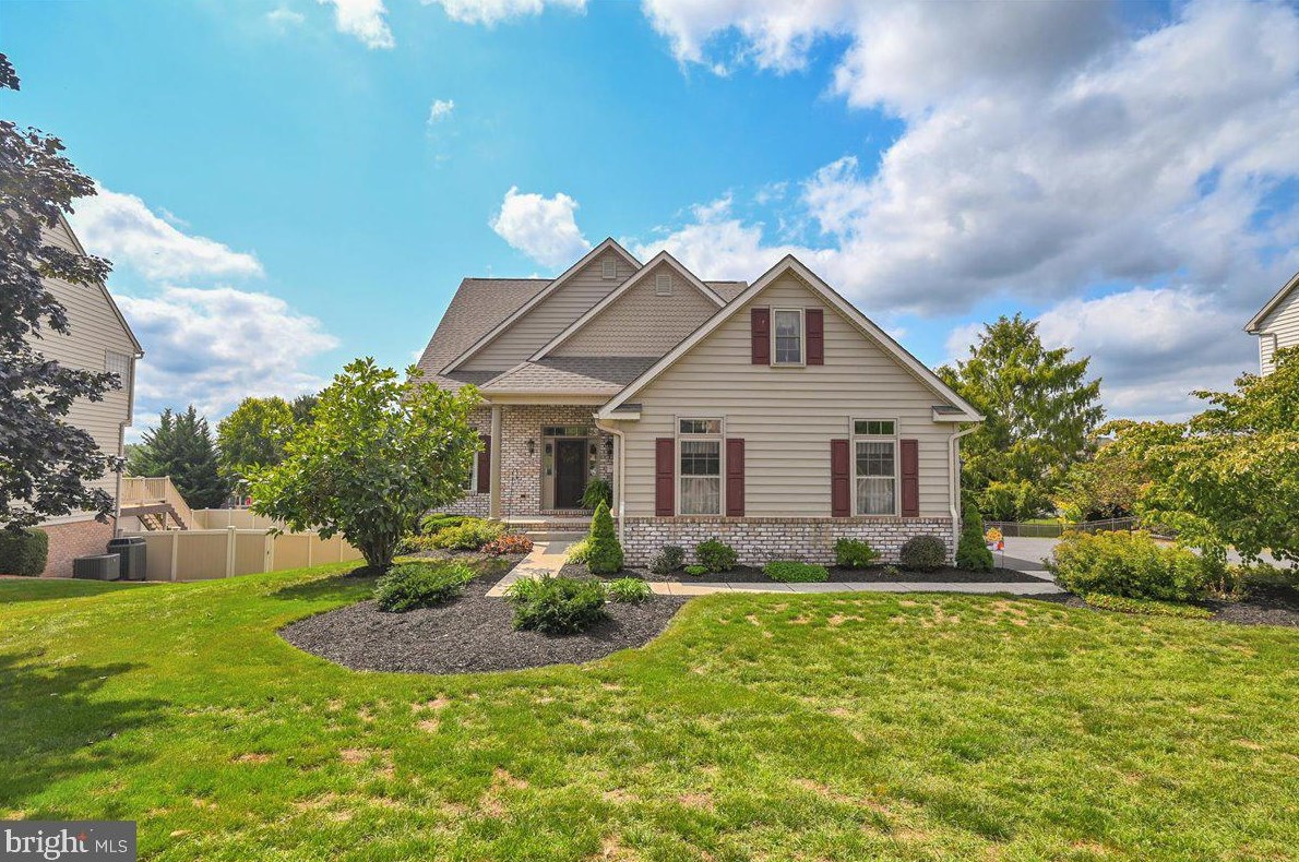 515 Hamlet Dr W, Spring Grove, PA 17362