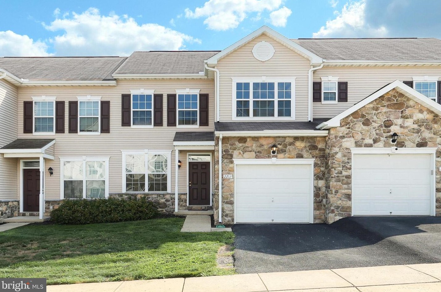 2212 Live Oak Ln #2212, York, PA 17406