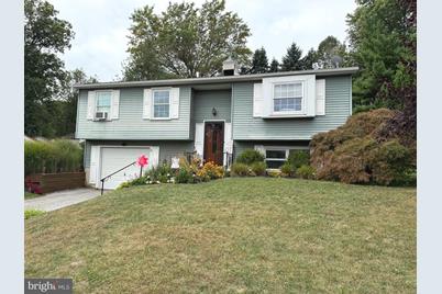 2936 S Exeter Drive S, York, PA 17403 - Photo 1