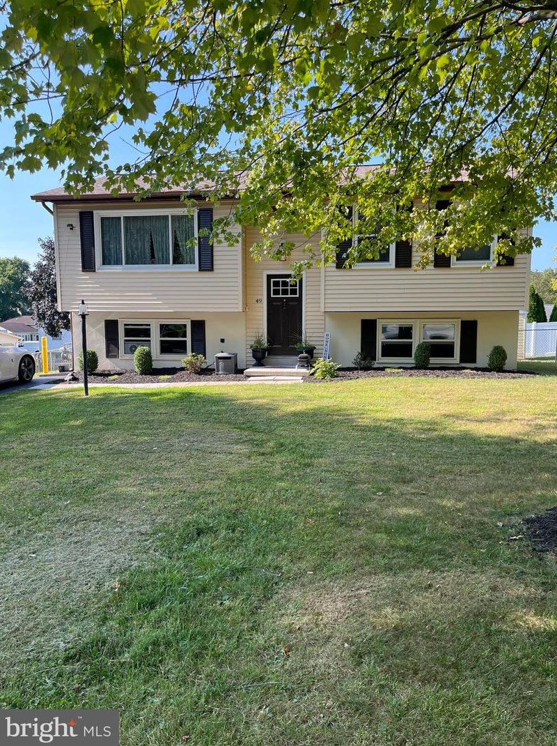 49 Colonial Dr, Hanover, PA 17331