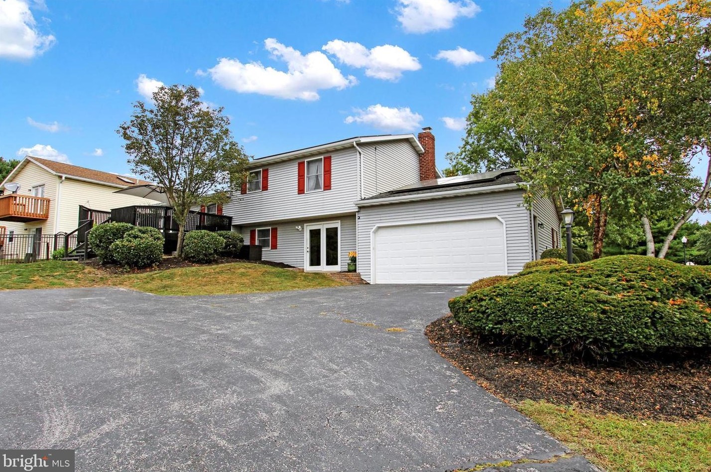 89 Moore Dr, Hanover, PA 17331