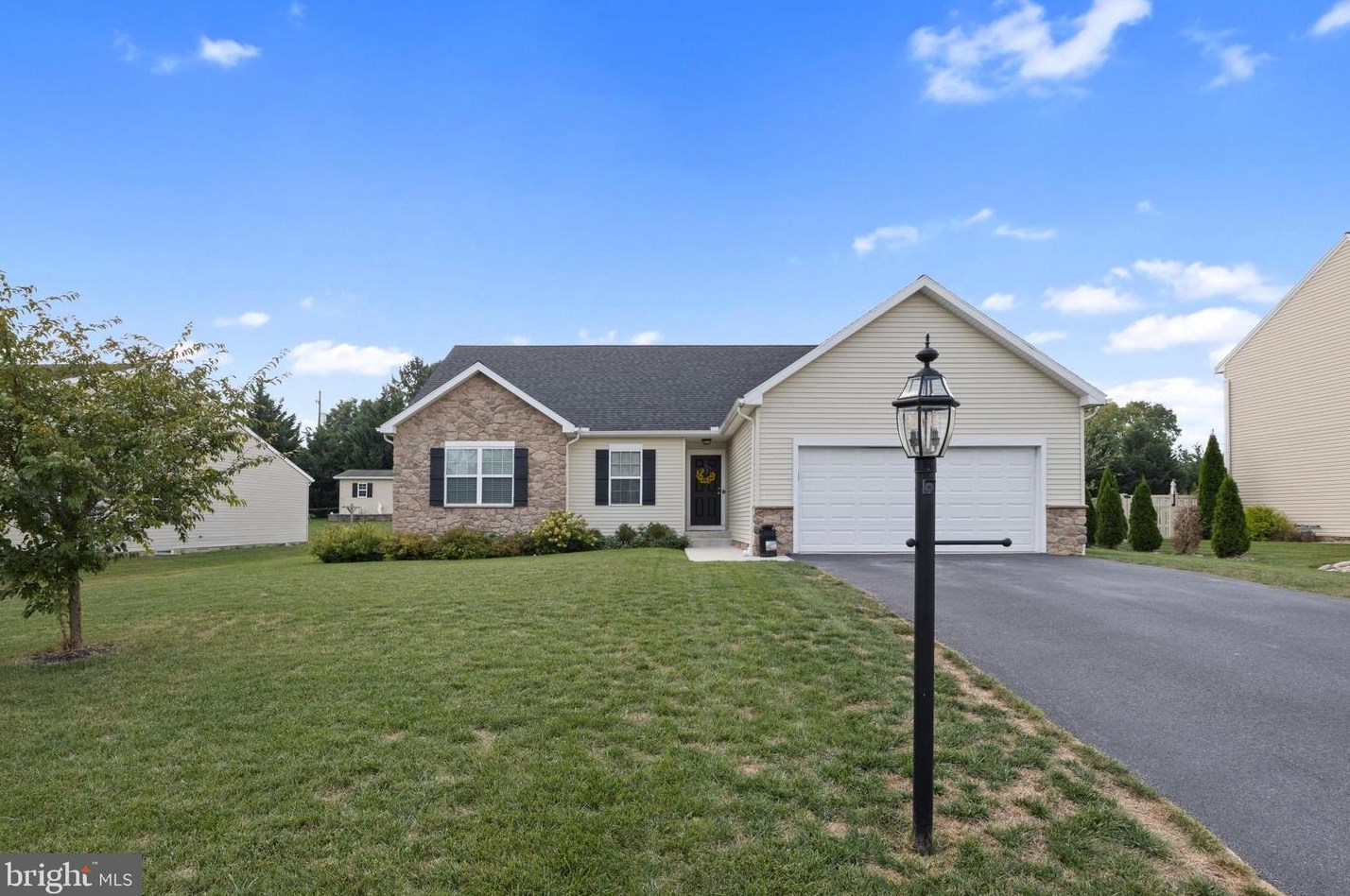 6079 Jennifer Ln, Spring Grove, PA 17362