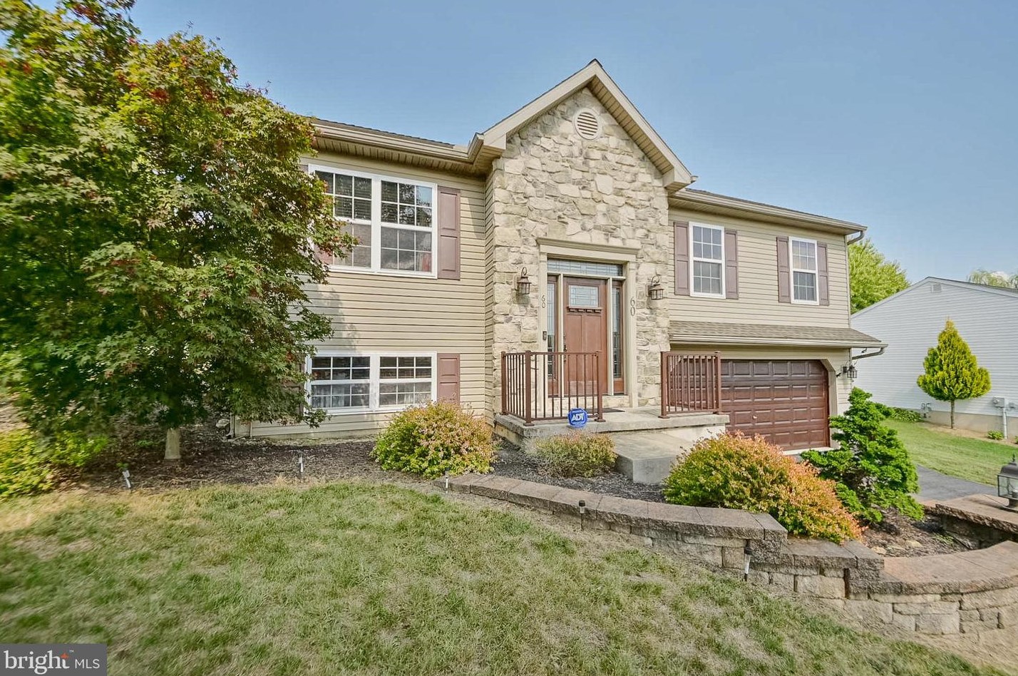 60 Asbury Ct, Mount Wolf, PA 17347