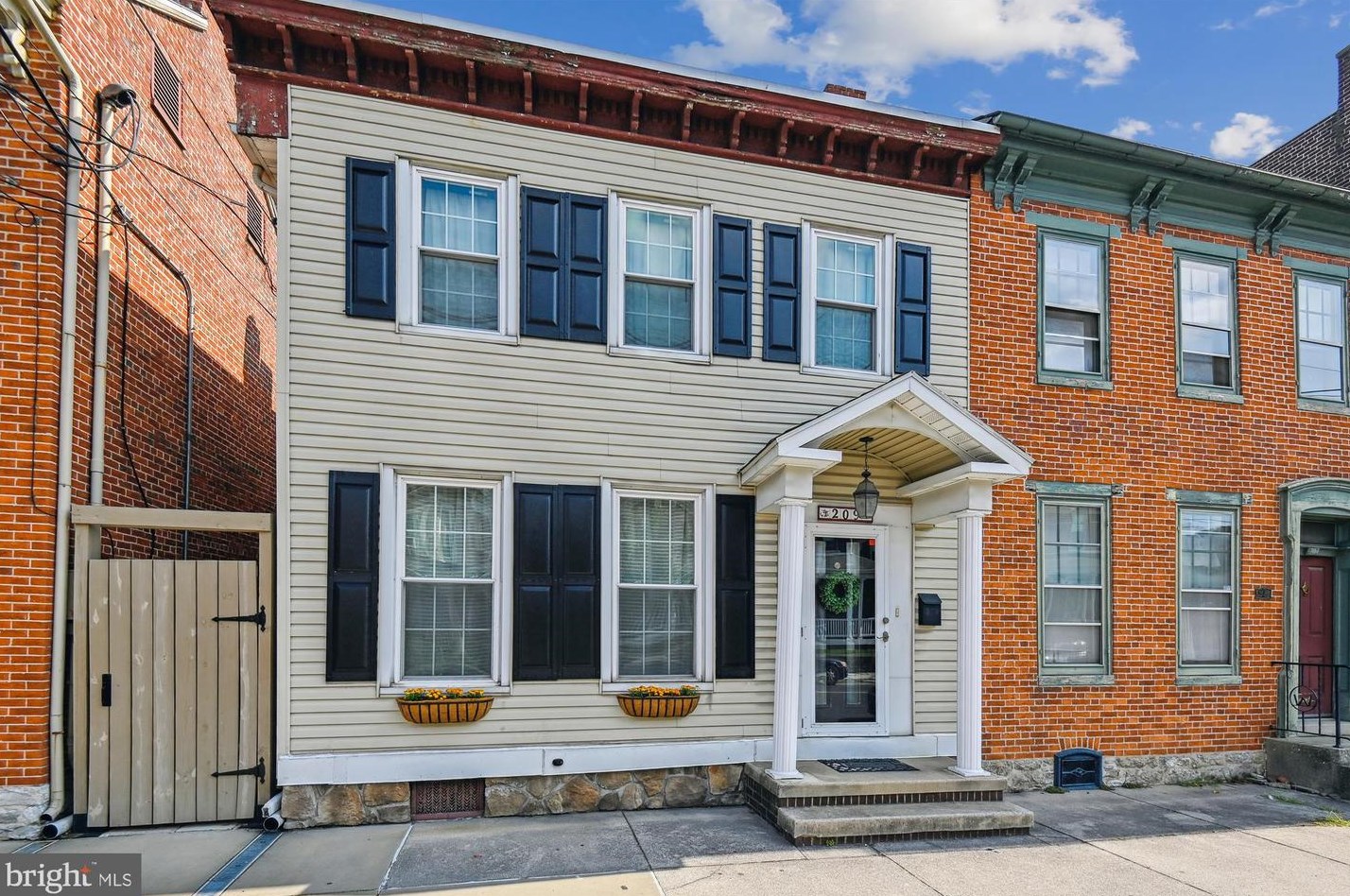209 Carlisle St, Hanover, PA 17331