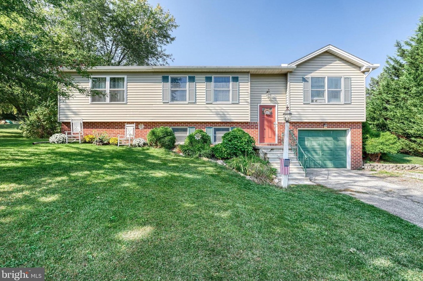 2375 Meeting House Rd, Spring Grove, PA 17362