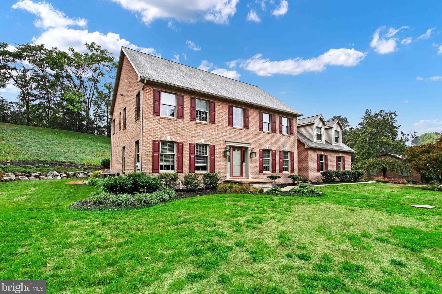 2005 Woodberry Rd, York, PA 17408