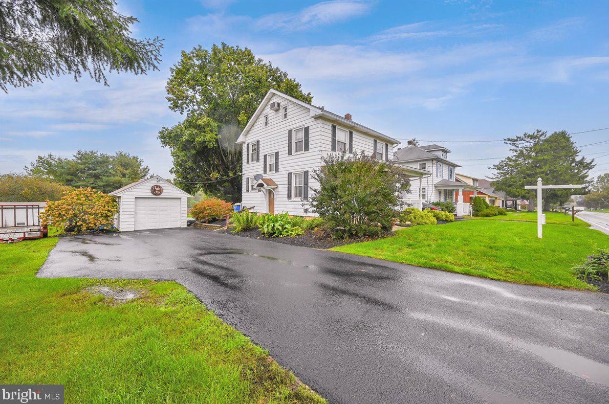 6079 Old Hanover Rd, Spring Grove, PA 17362