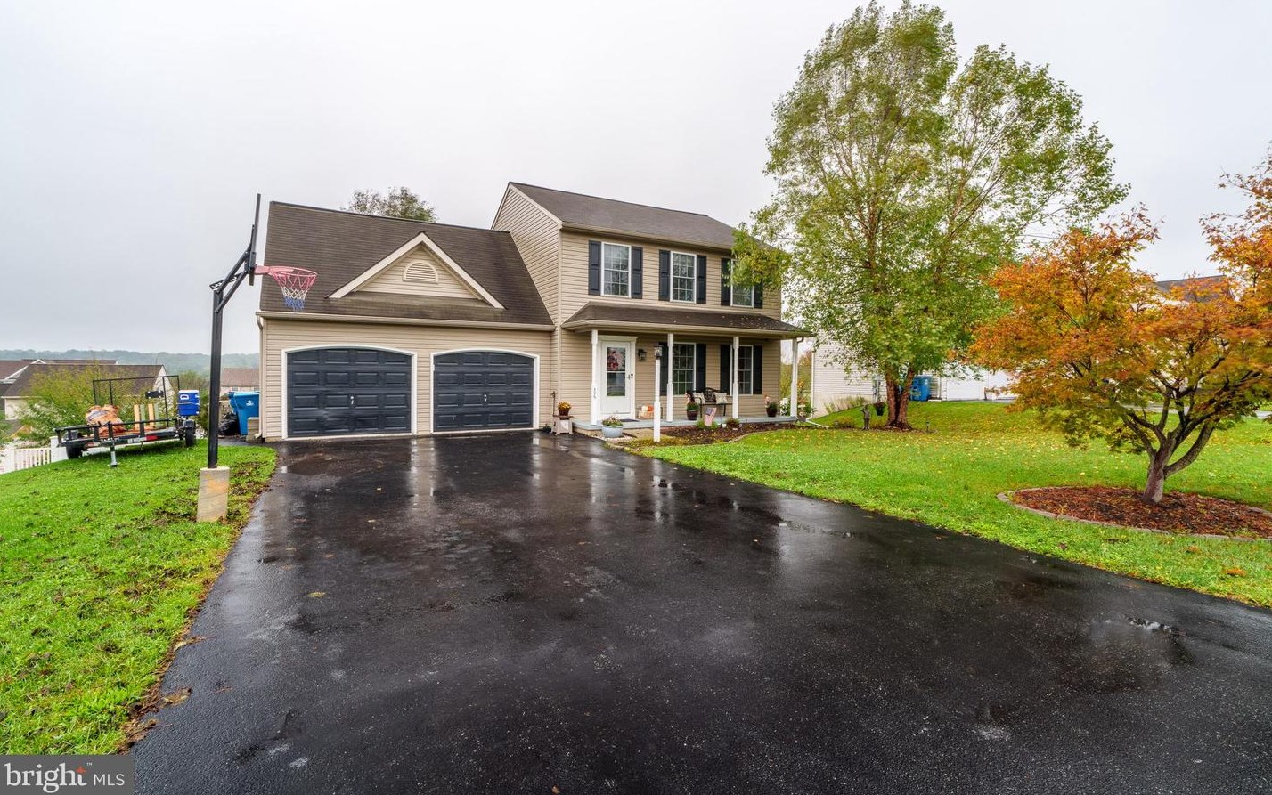 375 Pebble Beach Dr, Mount Wolf, PA 17347-9577